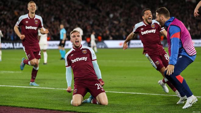 伊布名场面，五名防守球员+一台摄像机，全被他戏耍了一遍#足球