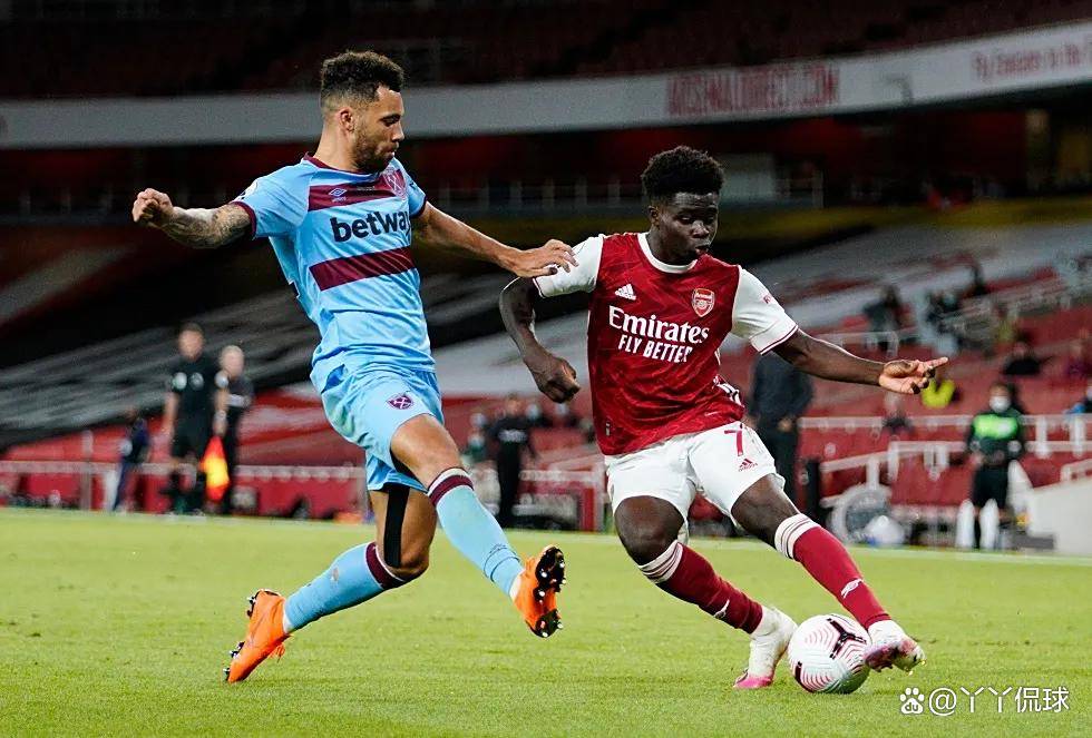 官方：切尔西签下19岁后卫哈托，转会费4418万欧签约至2032年